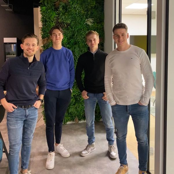 Yanick & Niek (The Producer School) zijn nog maar 18 jaar en verkopen duizenden sample packs via hun platform van 200k abonnees op YouTube